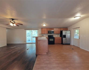 1504 Citation Cir - Photo Thumbnail 15