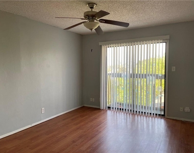1601 Taylor Gaines St - Photo Thumbnail 2