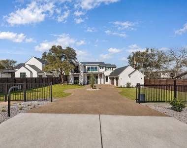 6102 Forest Hills Dr - Photo Thumbnail 24