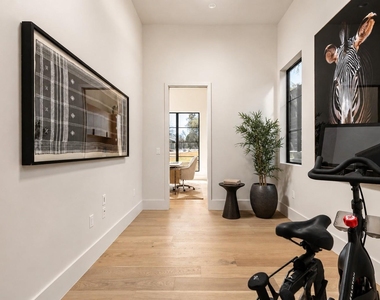 6102 Forest Hills Dr - Photo Thumbnail 16