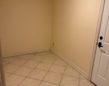 8508 Mesa Dr - Photo Thumbnail 6