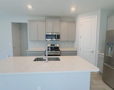 70 Killarney Avenue - Photo Thumbnail 3