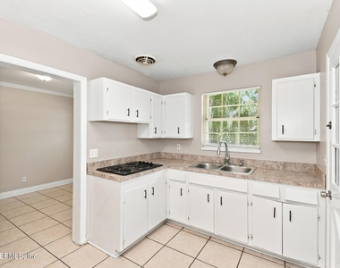 7001 Charbourg Avenue N - Photo Thumbnail 4