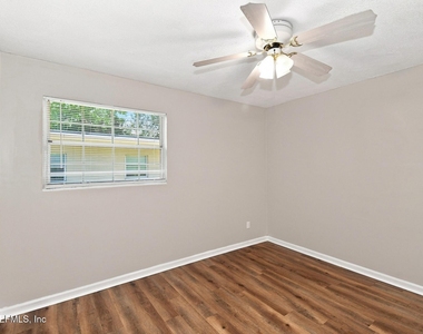 7001 Charbourg Avenue N - Photo Thumbnail 6