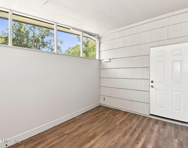 7001 Charbourg Avenue N - Photo Thumbnail 12