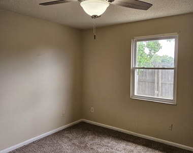 1456 Gifford Avenue - Photo Thumbnail 3