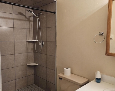 1456 Gifford Avenue - Photo Thumbnail 4