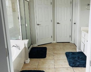 11118 Fallgate Point Court - Photo Thumbnail 10