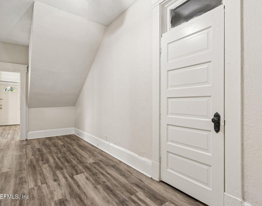 2749 Vernon Terrace - Photo Thumbnail 23