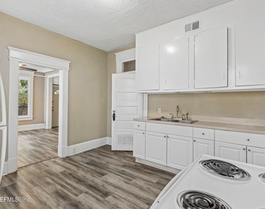 2749 Vernon Terrace - Photo Thumbnail 13