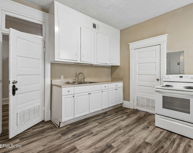 2749 Vernon Terrace - Photo Thumbnail 12