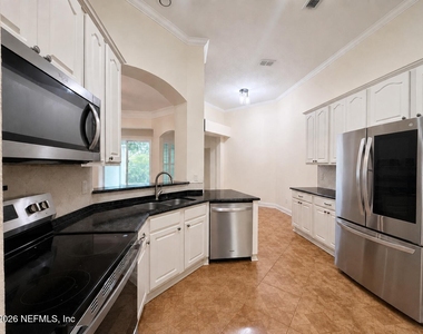 10469 Creston Glen Circle E - Photo Thumbnail 6