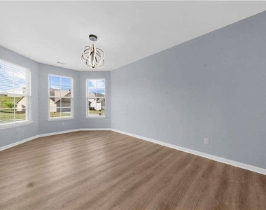 5435 Mirror Lake Drive - Photo Thumbnail 5