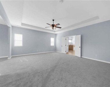 5435 Mirror Lake Drive - Photo Thumbnail 32