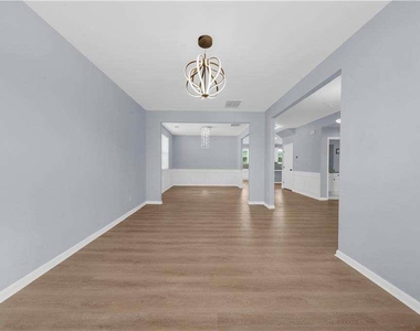 5435 Mirror Lake Drive - Photo Thumbnail 6