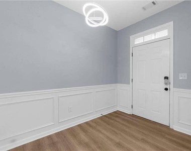 5435 Mirror Lake Drive - Photo Thumbnail 3