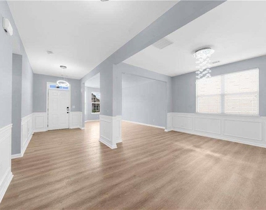 5435 Mirror Lake Drive - Photo Thumbnail 2