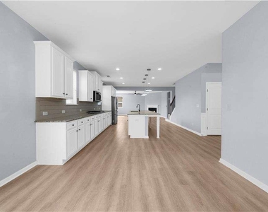 5435 Mirror Lake Drive - Photo Thumbnail 14
