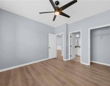 5435 Mirror Lake Drive - Photo Thumbnail 10