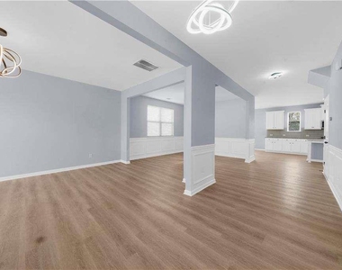5435 Mirror Lake Drive - Photo Thumbnail 4