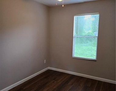 1680 Wee Kirk Road Se - Photo Thumbnail 7