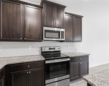 7134 Gladstone Circle - Photo Thumbnail 8