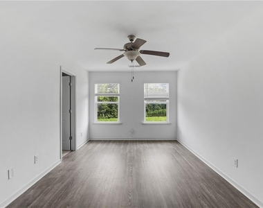 7134 Gladstone Circle - Photo Thumbnail 11