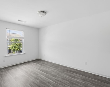 7134 Gladstone Circle - Photo Thumbnail 20