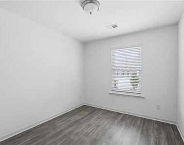 7134 Gladstone Circle - Photo Thumbnail 18