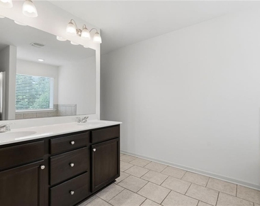 7134 Gladstone Circle - Photo Thumbnail 13