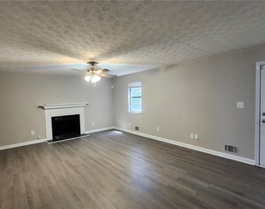 3724 Spring Garden Lane - Photo Thumbnail 4