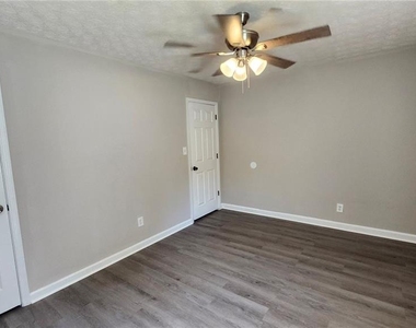 3724 Spring Garden Lane - Photo Thumbnail 11
