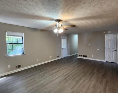 3724 Spring Garden Lane - Photo Thumbnail 5