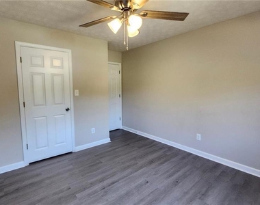 3724 Spring Garden Lane - Photo Thumbnail 9