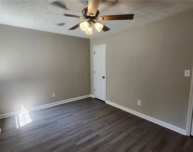 3724 Spring Garden Lane - Photo Thumbnail 13