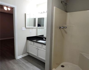 3724 Spring Garden Lane - Photo Thumbnail 7