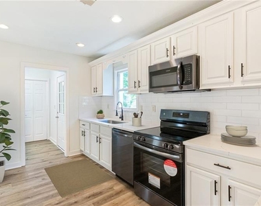 1258 Lyle Avenue - Photo Thumbnail 8