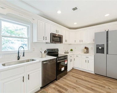 1258 Lyle Avenue - Photo Thumbnail 6