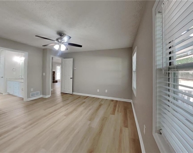 1075 Crystal Water Drive - Photo Thumbnail 6
