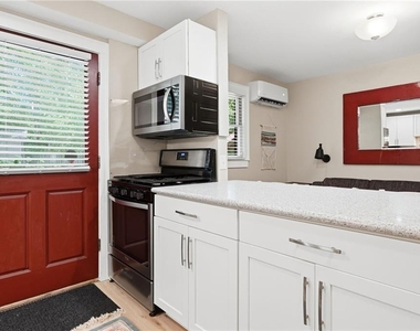 826 Mentelle Drive Ne - Photo Thumbnail 4
