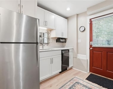 826 Mentelle Drive Ne - Photo Thumbnail 9