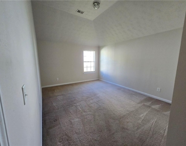 5636 One Lake Way - Photo Thumbnail 15