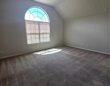 5636 One Lake Way - Photo Thumbnail 8