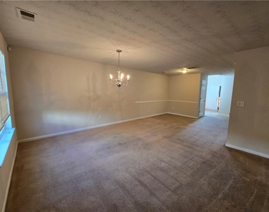 5636 One Lake Way - Photo Thumbnail 7