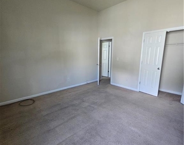 5636 One Lake Way - Photo Thumbnail 13