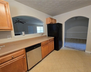 5636 One Lake Way - Photo Thumbnail 6