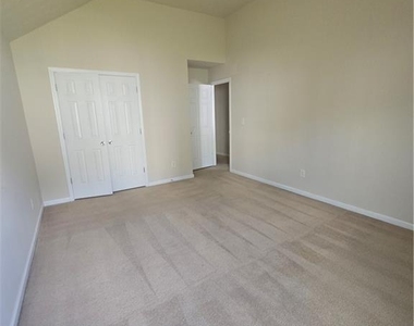5636 One Lake Way - Photo Thumbnail 14