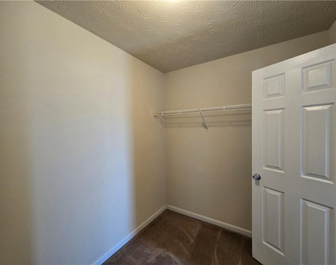 5636 One Lake Way - Photo Thumbnail 4