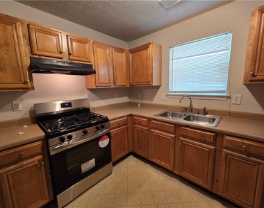5636 One Lake Way - Photo Thumbnail 5