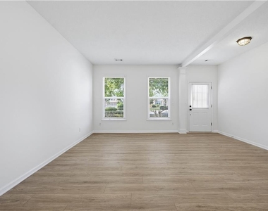 395 Cadeleigh Court - Photo Thumbnail 4